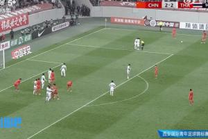 两红！最后时刻双方球员禁区内冲突+推人，泰国3号示意对方先动手