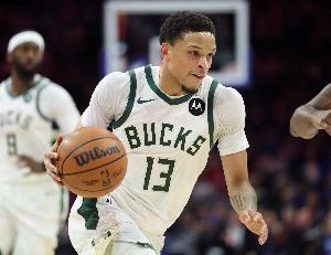 你挺猛啊！罗林斯第三节带队追分 11中7&三分5中3砍下17分