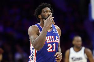 恩比德近10战场均32.4分 三项命中率54/50/85% 战绩8胜2负