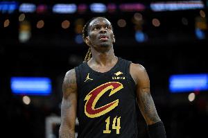 外线没投开！埃利斯12中5拿到17分2板2断 三分7中1