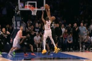 解说：能帽着杜兰特的也只有戈贝尔这个级别的了 还有文班