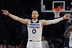 迪文岑佐谈关键三分：原本是要传球给海兰德 芬奇教练让我去接球