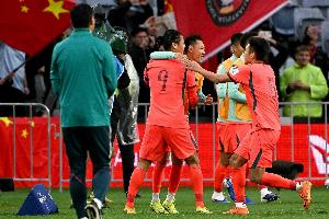 记者：库拉索能力一般而且精神上随意，国足就缺持球攻防转换能手