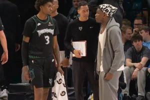 狂砍25分&末节伤退！华子对麦丹大喊：别传球！别传球！