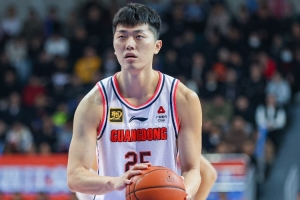 媒体人：广东输球不可怕 可怕的是能者上不去 庸者下不来