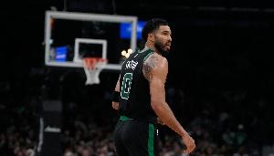 下半场21分！塔图姆24中8拿到26分12板5助 罚球10中8