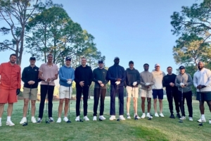 里夫斯：队友们以前总笑话我打高尔夫 我很高兴他们现在沉迷其中