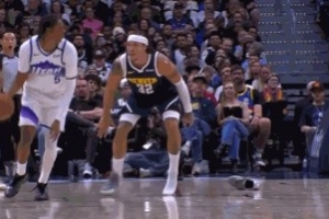 爆装备了！戈登单防科迪威鞋掉了跟不上直接犯规拉下