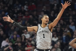 Skip：文班防守如此恐怖为何没转化为胜利？他并不总是全力以赴