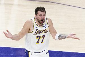 Skip：裁判都烦透了东契奇但联盟要求照顾他 毕竟他是最大摇钱树