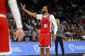 险些伤退！加兰19中10&6记三分拿下30分5助攻 崴脚受伤