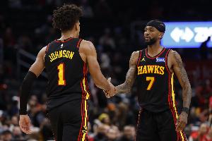 全民皆兵！三主力缺战老鹰半场4人得分上双 麦科勒姆也有9分入账