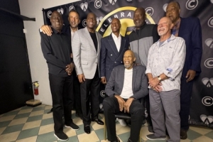 沃西晒为拜伦·斯科特庆生照 魔术师、天钩、迪瓦茨到场