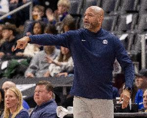 森林狼命中率31.8%！比克斯塔夫：我们沟通得很好且防守充满对抗