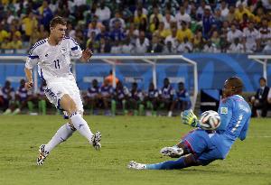 米体：波黑主场只允许9000观众，球场附近住户出租阳台让球迷观战