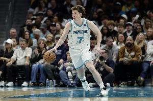 名嘴：黄蜂下半程净效率第一 这表现仍可能打不上季后赛太疯狂了