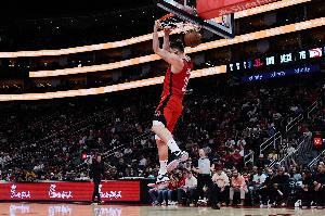 大杀四方！申京上半场10中7&三分3中3 爆砍20+8+5+3断+2帽