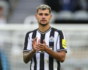 罗马诺：曼联欣赏吉马良斯但没谈判，红魔同时关注纽卡中场托纳利