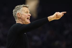 科尔：三节崩似乎成为了规律 我们上半场很稳健但无法维持