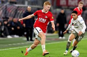 范德法特：需要好好培养斯米特，他有潜力成为下一个德容