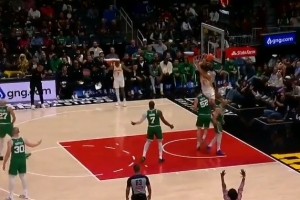 攻势如潮！杰伦·约翰逊反击助飞丹尼尔斯空接隔扣德里克·怀特