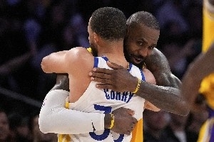 老詹若离队会去哪儿？联手库里引爆流量 还是落叶归根重返骑士？