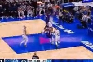 很积极！马卢阿奇奋力追防 黄雀在后送凯恩钉板大帽