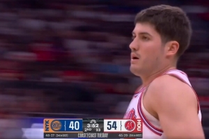 连续开火！谢泼德追身三分+抢断反击上篮+急停中投 连得7分！