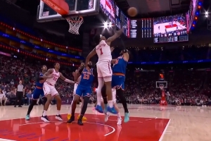 攻防转换！阿门大帽布伦森 谢泼德反击助攻杜兰特轻松上篮！