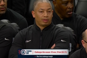 挑战成功率65.2%！泰伦·卢挑战开拓者出界球 成功拿回球权