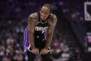 这是怎么了！德罗赞半场8中0仅拿到2分3助攻 2次犯规