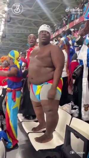 椅子还好吗一位民主刚果球迷在看台上跳魔性舞蹈走红网络