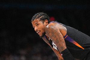 拼尽全力！杰伦·格林19中10拿到25分4板7助2断1帽 三分6中3