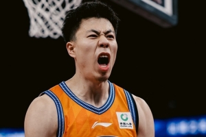 外线开火！张镇麟12投6中&三分7中3得16分2板6助 正负值达+23