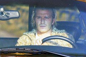 曼联前队医回忆飞靴门：小贝没处理就走了，维多利亚叫我给他包扎