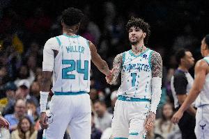 挺稳！拉梅洛·鲍尔13中6拿15分11助 布兰登·米勒14中7得17分