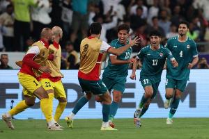 太阳报：伊拉克队工作人员庆祝晋级世界杯时晕倒，目前已恢复意识