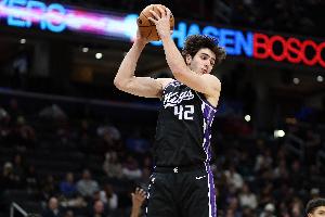 胃口真好！新秀雷诺14中11超高效拿下28分9板4助