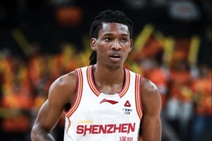 解说：今晚的深圳 真有点道高一尺魔高一丈的感觉！