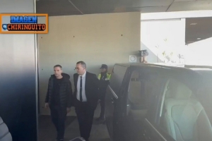 六台：拉菲尼亚已经回到巴塞罗那，将继续进行康复