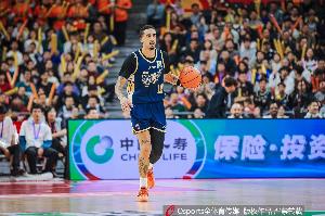 拼尽全力！奎因27中13空砍全场最高38分外加11板4助 也有8失误