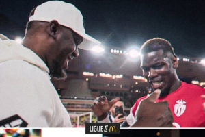 博尔特现场观战摩纳哥比赛，并与博格巴拥抱寒暄