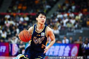 媒体人：两外援缺席广东输球不意外 意外的是没有本土球员站出来