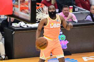 手感还得调！哈登首节10分钟 5中2&三分3中1拿到6分2板1助1断