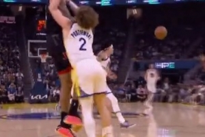 看家本领！波杰姆斯基造小史密斯进攻犯规 造进攻犯规联盟第二多