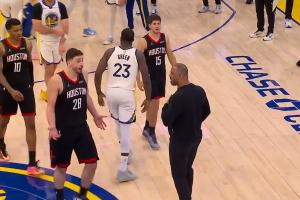 乌杜卡不满申京！暂停下场时斥责几句 后者摊手耸肩略显不满