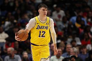 基本白给！拉拉维亚上半场6中0得0分2板2断 三分3中0