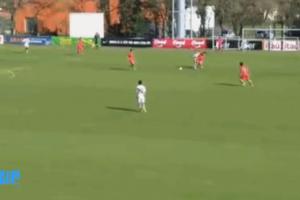 这球漂亮！刘凯源弧顶处左脚低射破门，U16国足1-0领先秘鲁