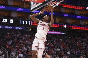 天赋炸裂！阿门11中8高效拿下18分3板7助1断 切入双手隔扣小佩顿