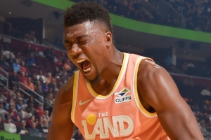 阿特金森：哈登和米切尔都喜欢和拖布打球 我们需要他的能量